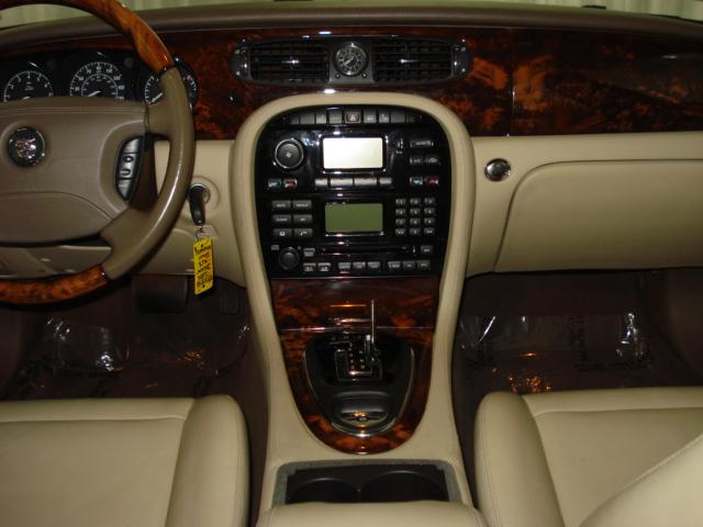 2005 JAGUAR XJ8 SUV