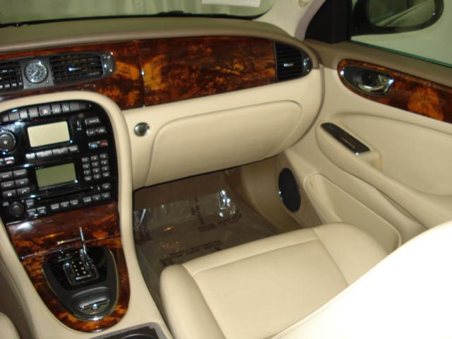 2005 JAGUAR XJ8 SUV