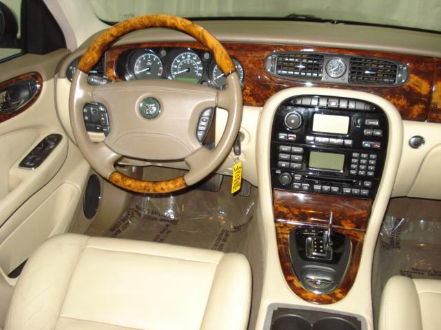 2005 JAGUAR XJ8 SUV