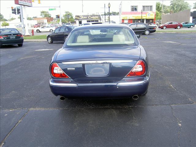 2006 JAGUAR XJ8 ESi