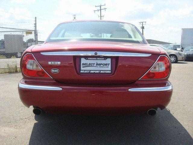 2006 JAGUAR XJ8 SUV