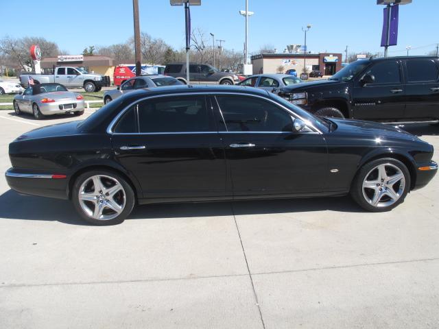 2007 JAGUAR XJ8 SUV