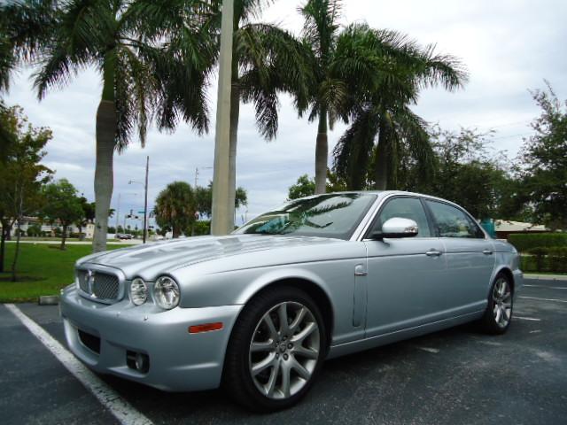 2008 JAGUAR XJ8 ESi