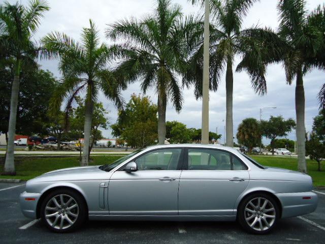 2008 JAGUAR XJ8 ESi