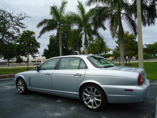 2008 JAGUAR XJ8 ESi