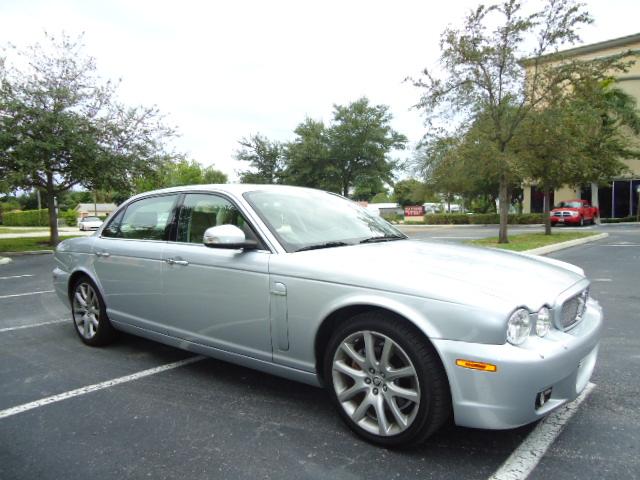 2008 JAGUAR XJ8 ESi