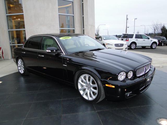 2008 JAGUAR XJ8 SUV