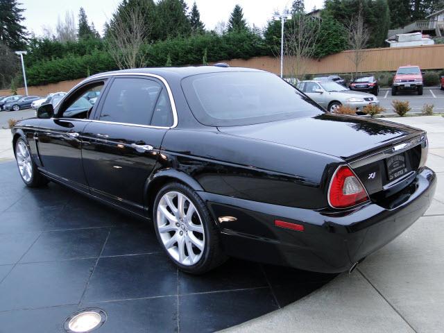 2008 JAGUAR XJ8 SUV