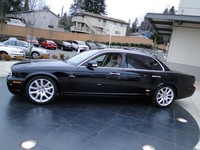 2008 JAGUAR XJ8 SUV