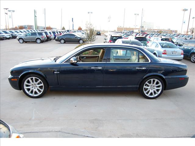 2008 JAGUAR XJ8 ESi