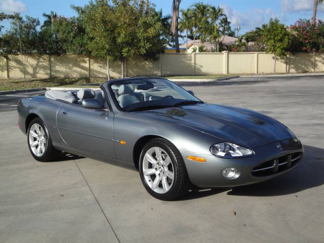 2003 JAGUAR XK8 Base