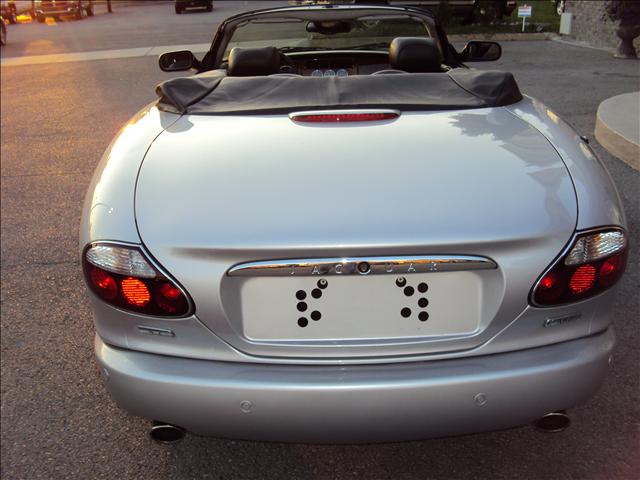 2006 JAGUAR XK8 Base