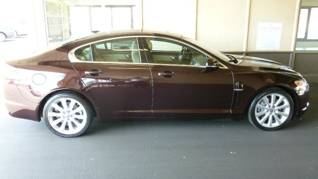 2011 JAGUAR XF EX ULEV