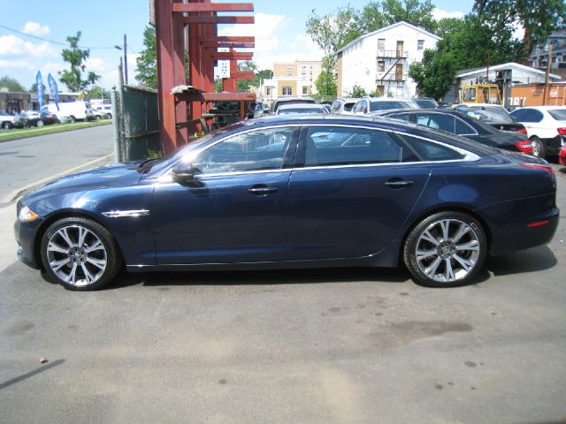 2011 JAGUAR XJ SE 7pass