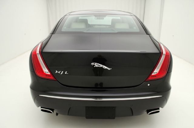 2011 JAGUAR XJ ESi