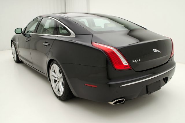 2011 JAGUAR XJ ESi