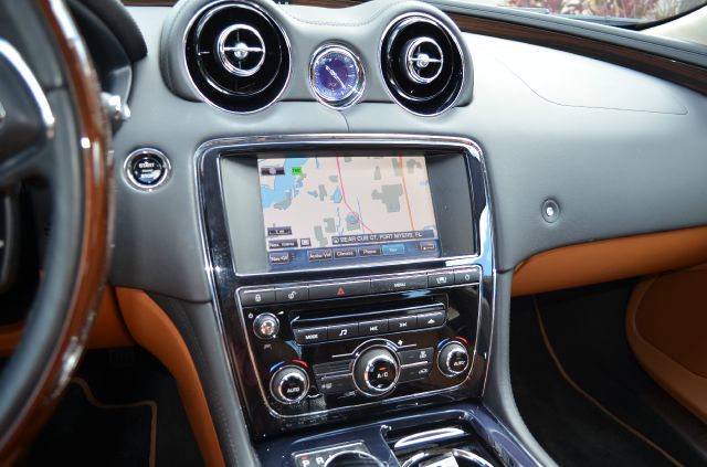 2011 JAGUAR XJ LT W/navigation W/dvd