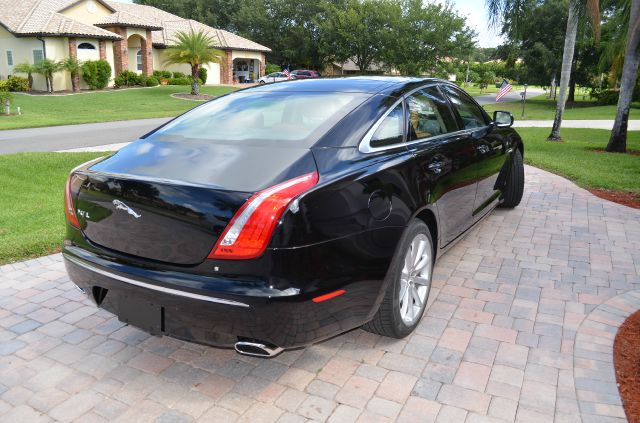 2011 JAGUAR XJ LT W/navigation W/dvd