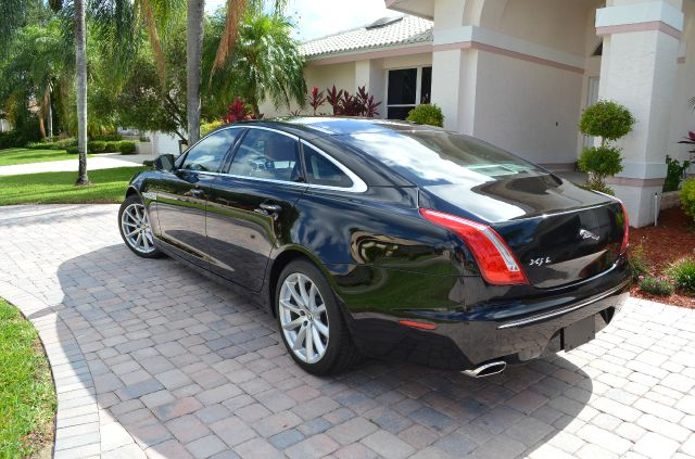 2011 JAGUAR XJ LT W/navigation W/dvd