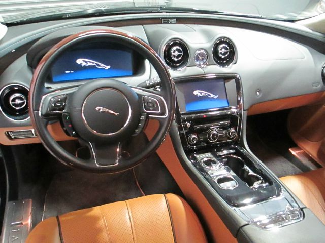 2012 JAGUAR XJ SE 7pass