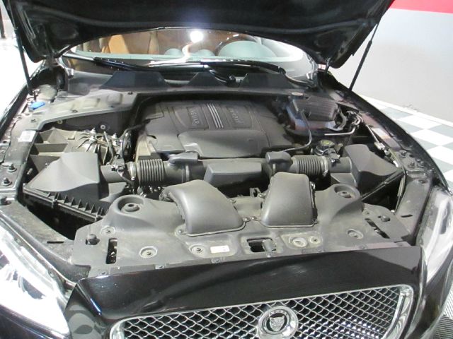 2012 JAGUAR XJ SE 7pass