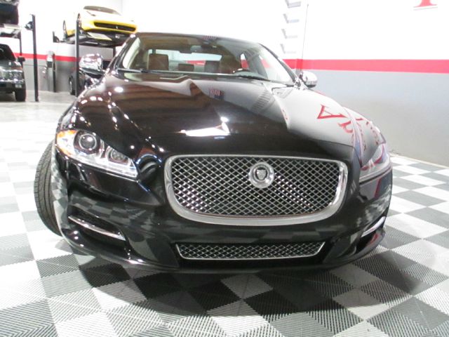 2012 JAGUAR XJ SE 7pass