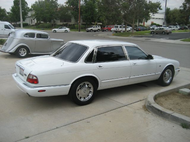 2000 JAGUAR XJ8 Coupe