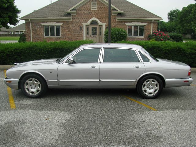 2002 JAGUAR XJ8 Coupe