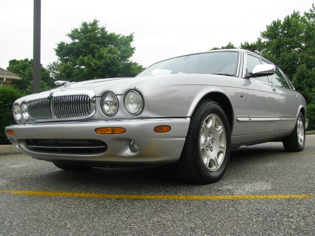 2002 JAGUAR XJ8 Coupe