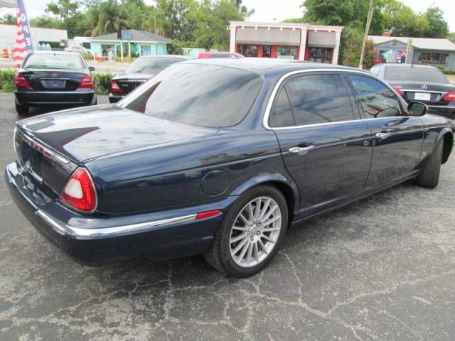 2006 JAGUAR XJ8 SUV