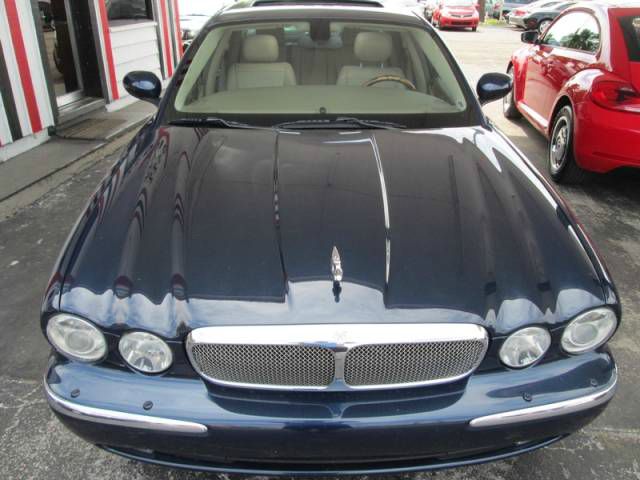 2006 JAGUAR XJ8 SUV