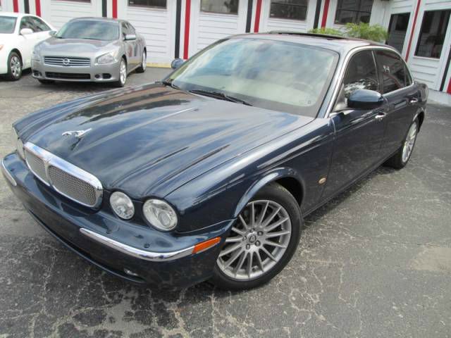 2006 JAGUAR XJ8 SUV