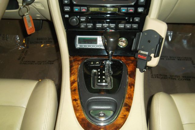 2006 JAGUAR XJR 2.2L Manual