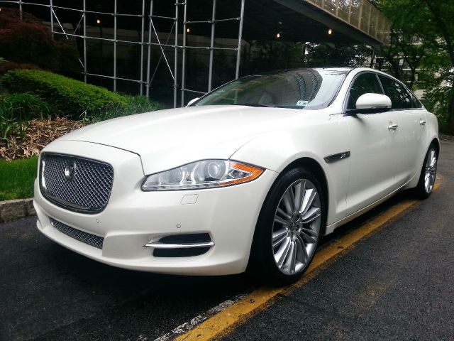 2011 JAGUAR XJ Series SE 7pass