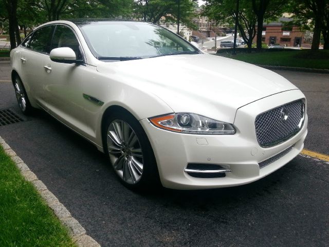 2011 JAGUAR XJ Series SE 7pass