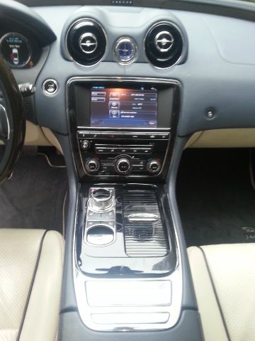 2011 JAGUAR XJ Series SE 7pass