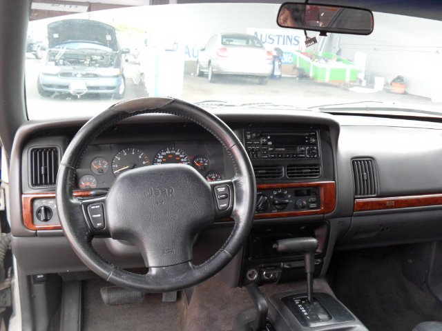 1996 Jeep Cherokee SLT 25