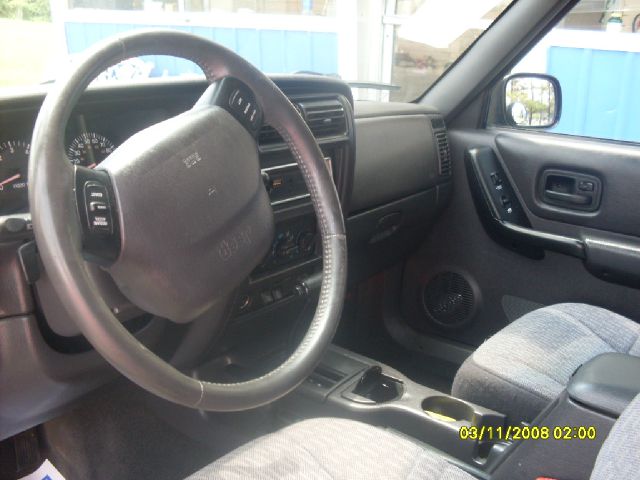 2000 Jeep Cherokee Base GLS LX