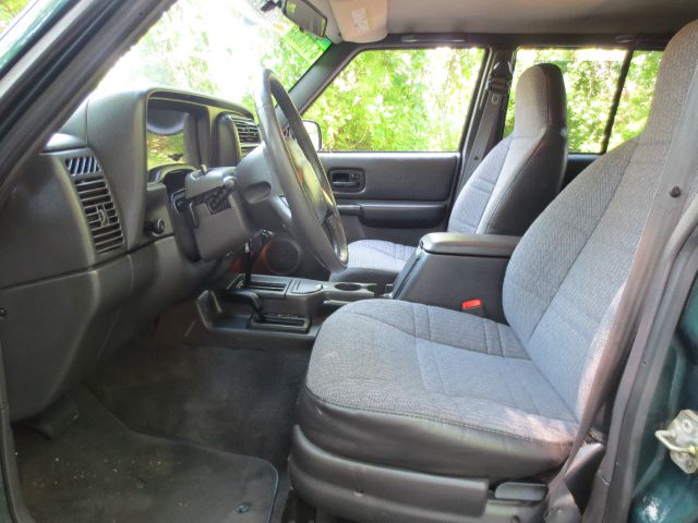 2000 Jeep Cherokee Base GLS LX