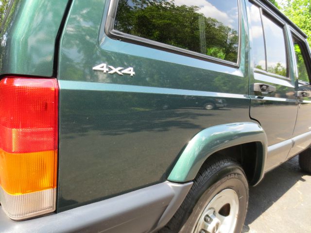 2000 Jeep Cherokee Base GLS LX