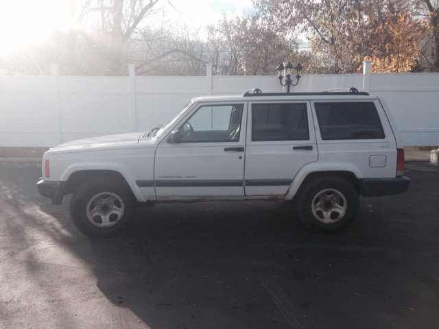 2000 Jeep Cherokee Base GLS LX