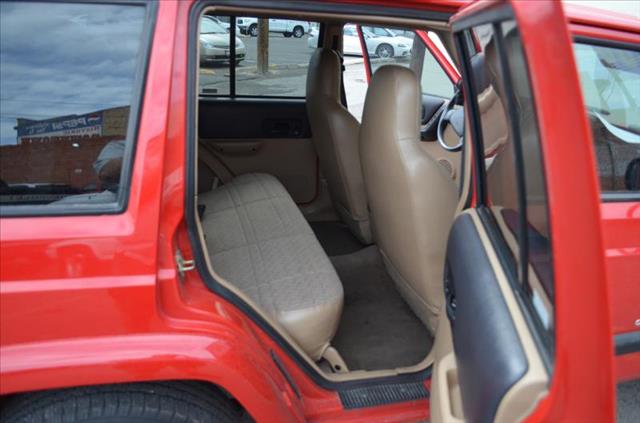 2001 Jeep Cherokee T6 AWD 7-passenger Leather Moonroof