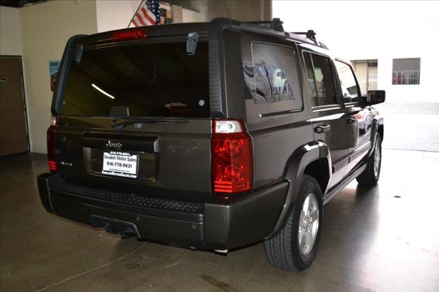 2006 Jeep Commander Wagon SE