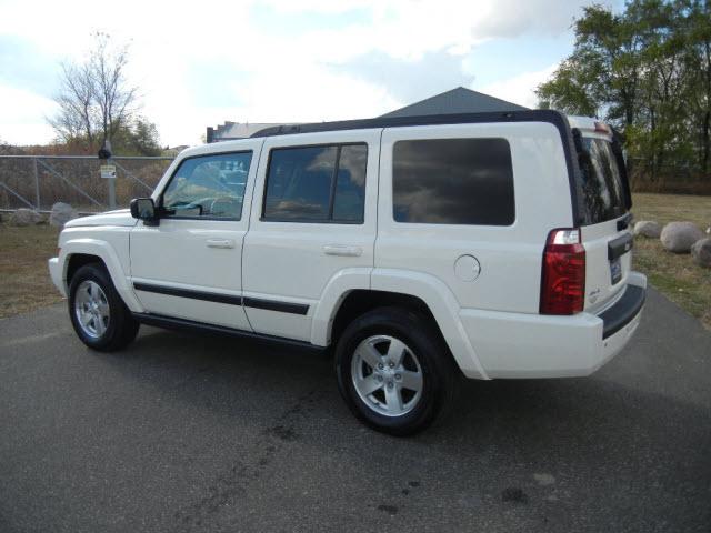 2008 Jeep Commander Bucket