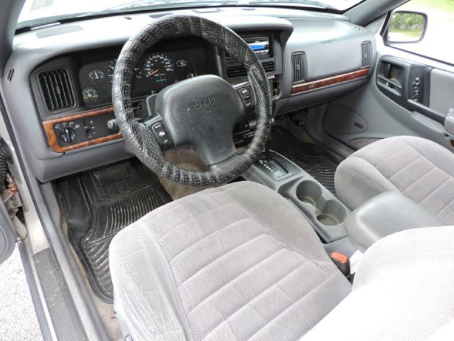 1996 Jeep Grand Cherokee Sedan 4dr