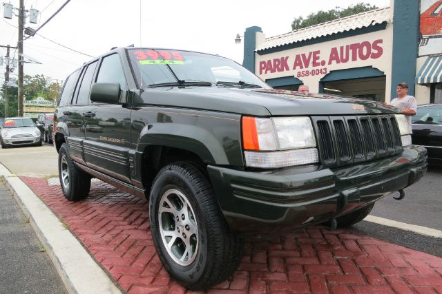 1996 Jeep Grand Cherokee 328xi AWD Sedan