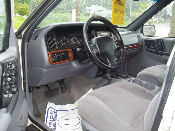 1996 Jeep Grand Cherokee LOW Miles NICE 4door Sedan