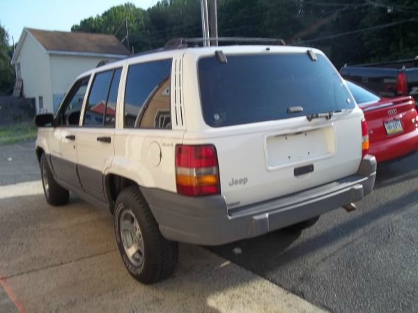 1996 Jeep Grand Cherokee LOW Miles NICE 4door Sedan