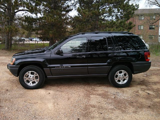 2000 Jeep Grand Cherokee LS Flex Fuel 4x4 This Is One Of Our Best Bargains