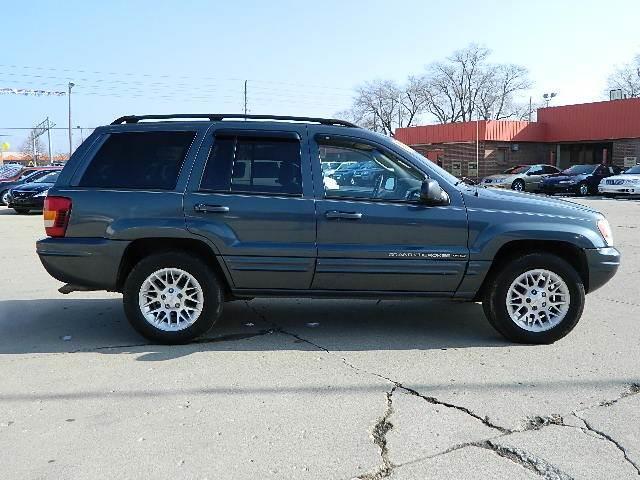 2002 Jeep Grand Cherokee Yaris Sedan